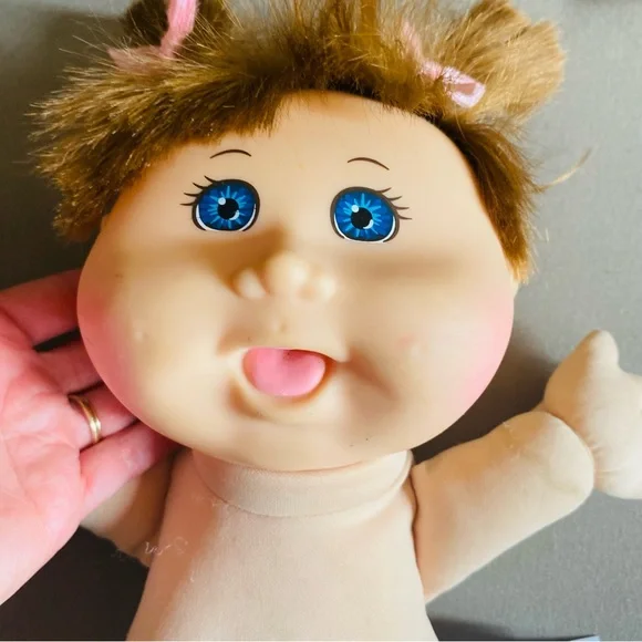 CABBAGE PATCH KIDS Soft Body 2012 Blue Eyes - Picture 3 of 9